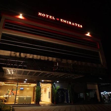 Hotel Emirates Kannangad 外观 照片