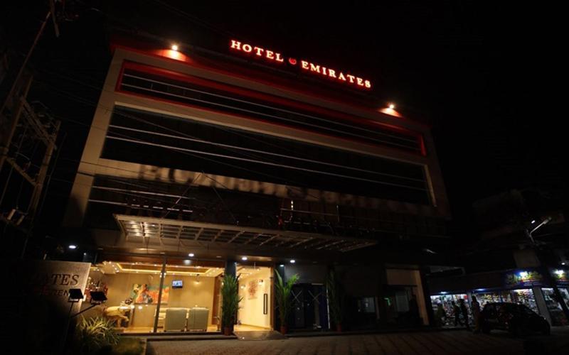 Hotel Emirates Kannangad 外观 照片