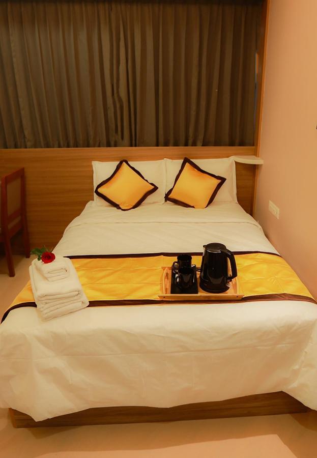 Hotel Emirates Kannangad 外观 照片