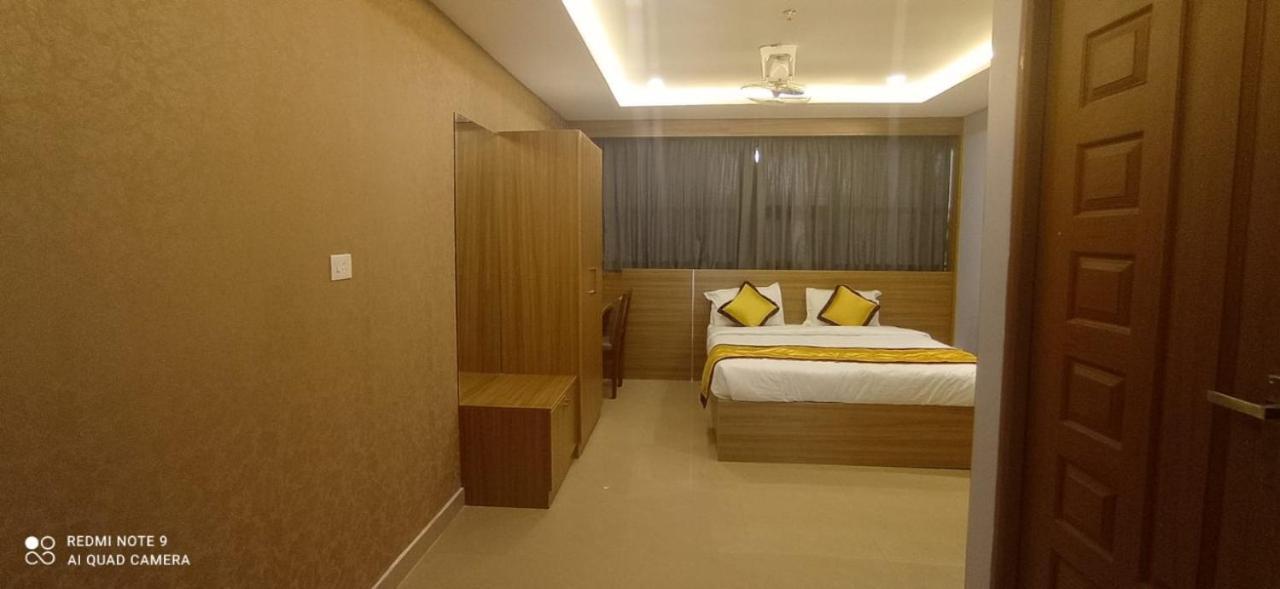 Hotel Emirates Kannangad 外观 照片